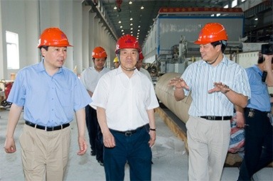 2007年5月25日，时任全国政协常委、经济委员会副主任、中国包装联合会会长石万鹏一行来公司视察
