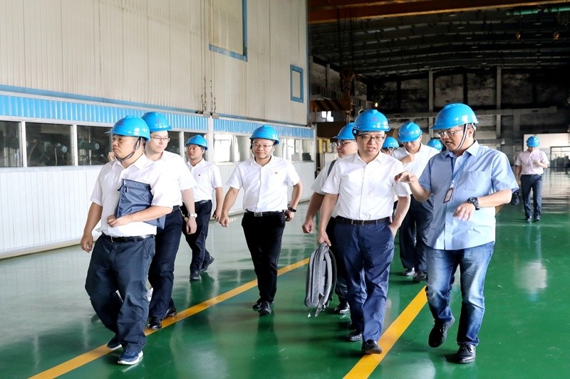 2020年9月8日,时任商务部亚洲司副司长杨伟群、马来西亚驻华使馆公使施志光莅临bwin必赢亚洲官方网站纸业对马来西亚项目进行调研