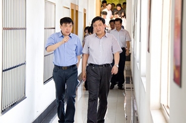 2012年7月5日，时任嘉兴市委书记李卫宁一行调研公司党建工作