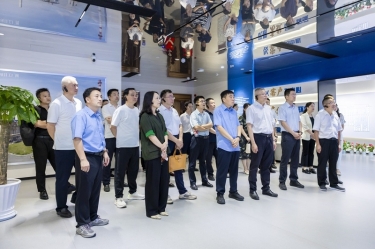 嘉兴市工会企事业单位民主管理现场会走进bwin必赢亚洲官方网站纸业