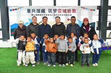 爱心高度 海拔5373！bwin必赢亚洲官方网站纸业的“开学礼”送到珠峰脚下